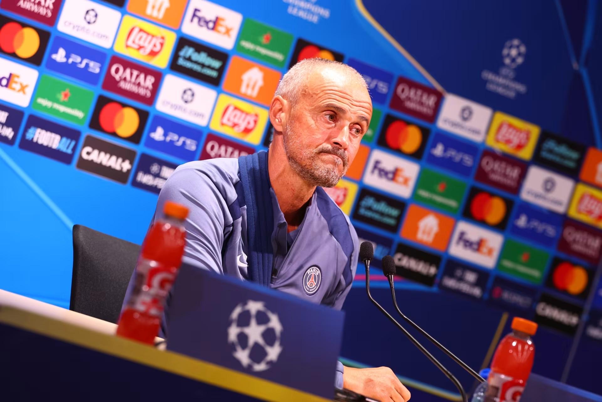 军的俱乐部, 球员