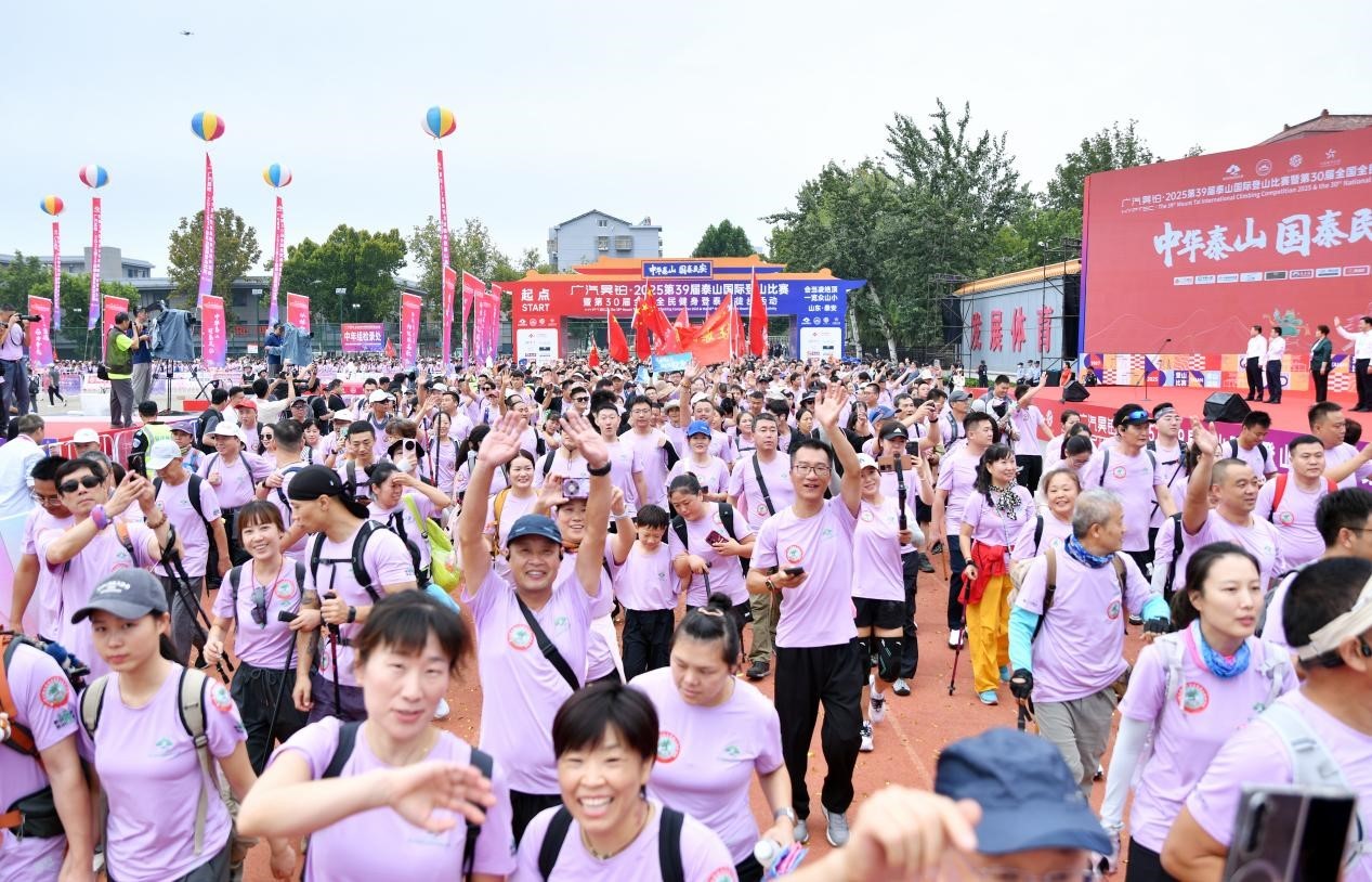 amp, 比出了胜利 amp, 比出了胜利