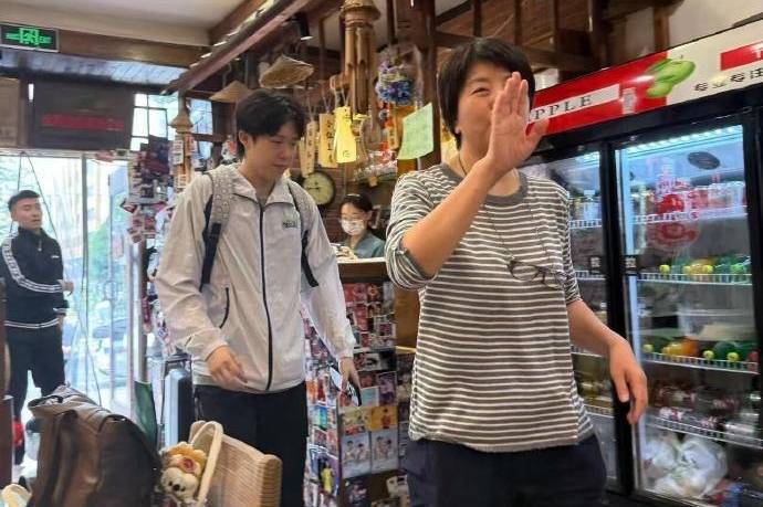 该赛事冠军, 书包吃饭都