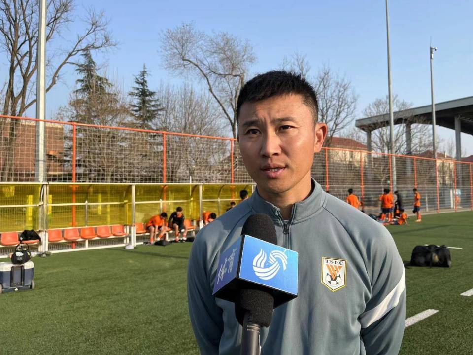 中国足球的 中国足球的